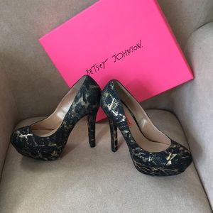BETSEY JOHNSON DIVAH Heel